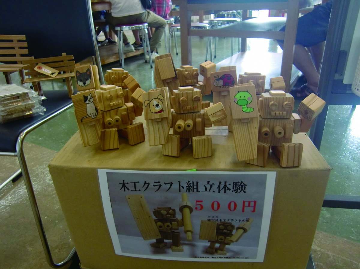 出張木工教室の木製ロボット